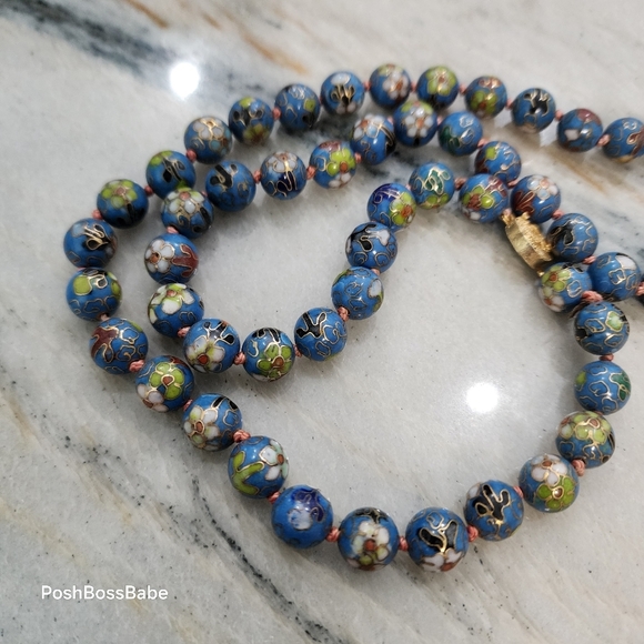 Beautiful vintage cloisonné necklace featuring vibrant hand-enameled floral bead - Picture 8 of 8
